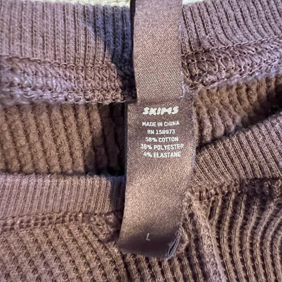 SKIMS Waffle Henley Cropped Top Garnet Women’s Large - Picture 9 of 10